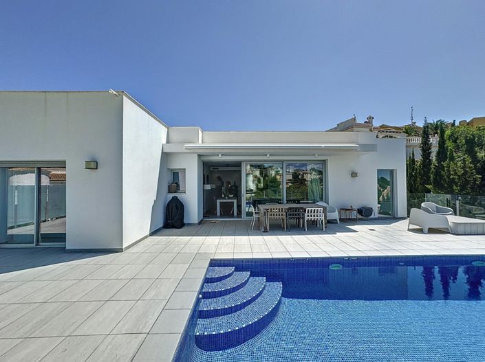 Image No.2-4 Bed Villa for sale