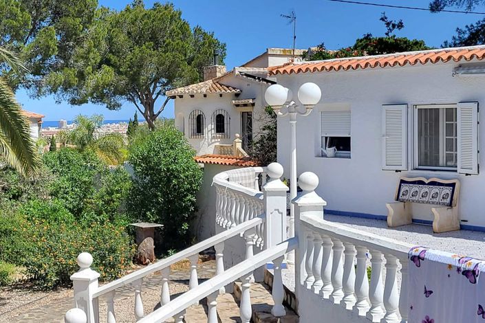 Image No.1-6 Bed Villa for sale