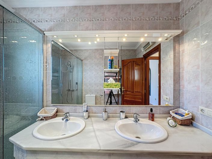 Image No.24-3 Bed Villa for sale