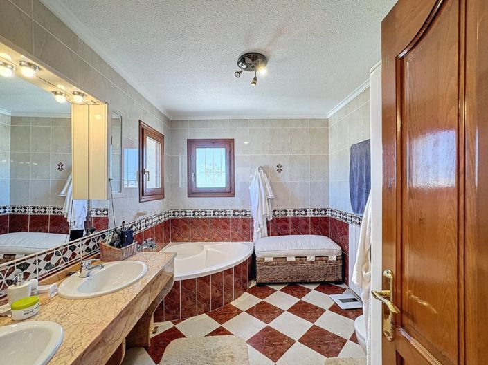 Image No.33-3 Bed Villa for sale