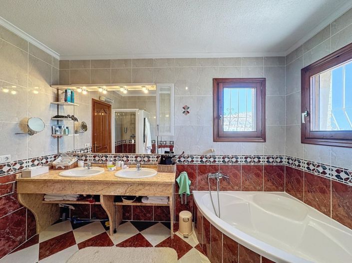 Image No.35-3 Bed Villa for sale