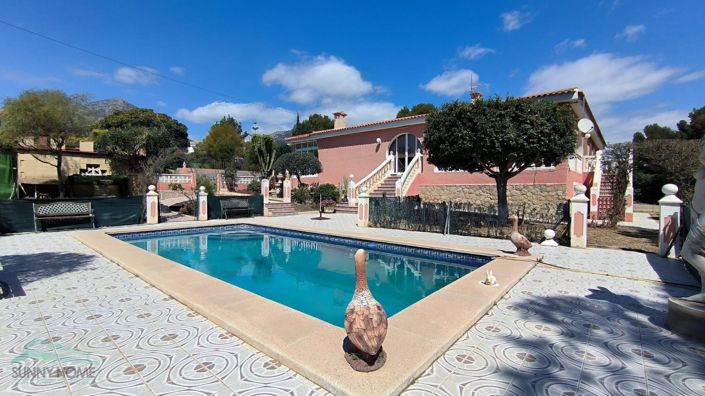 Image No.1-4 Bed Villa for sale