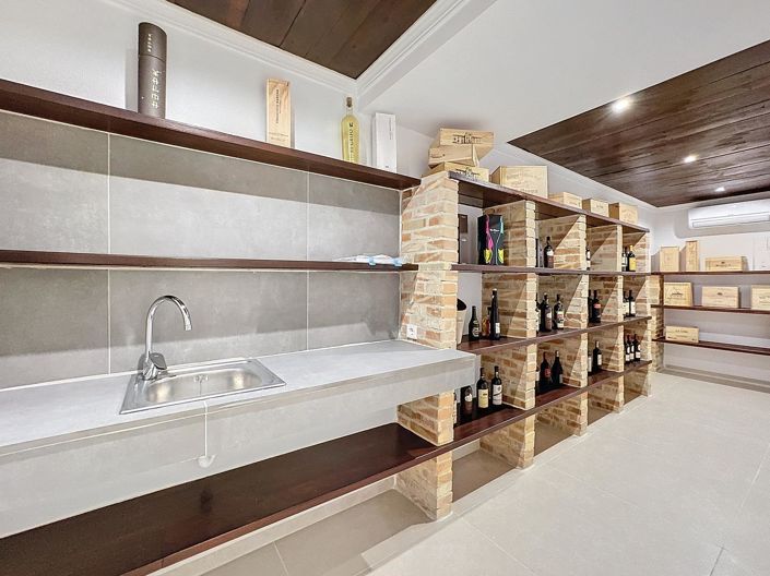 Image No.48-5 Bed Villa for sale