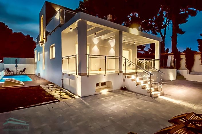 Image No.3-4 Bed Villa for sale