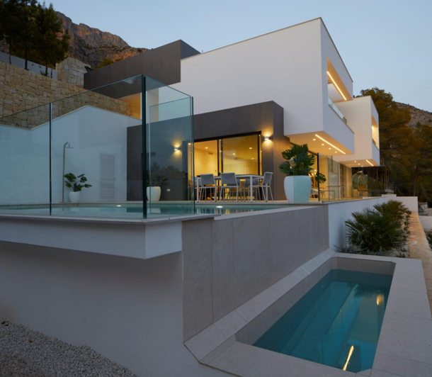 Image No.1-4 Bed Villa for sale