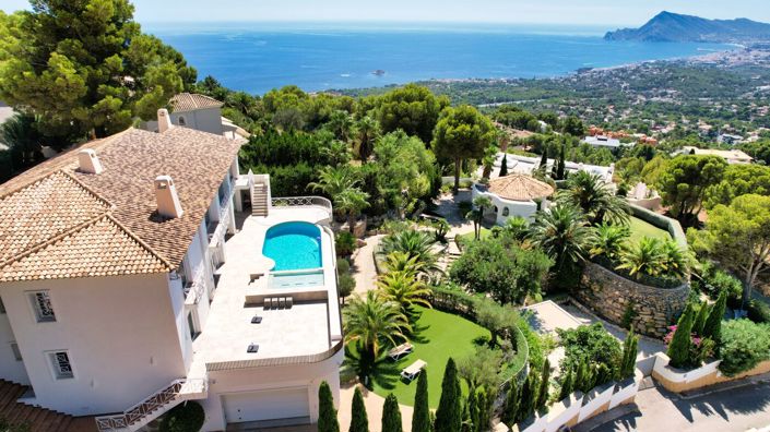 Image No.1-4 Bed Villa for sale
