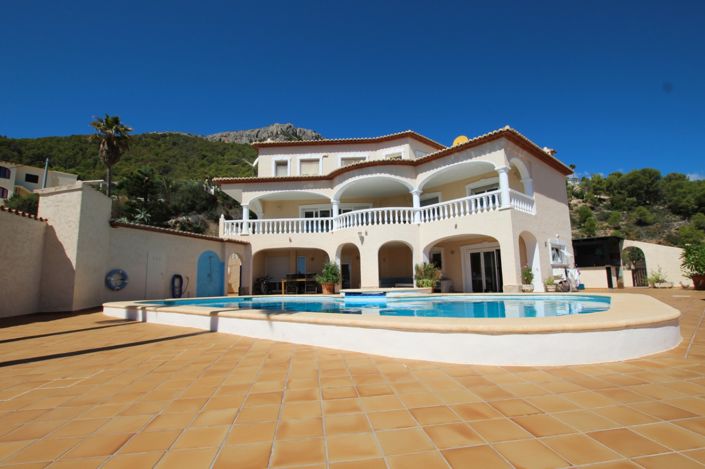 Image No.1-6 Bed Villa for sale