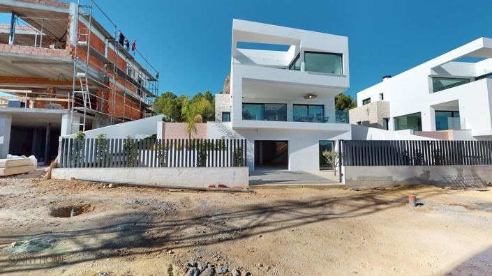 Image No.6-4 Bed Villa for sale