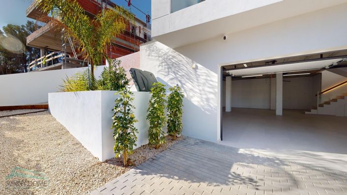 Image No.8-4 Bed Villa for sale