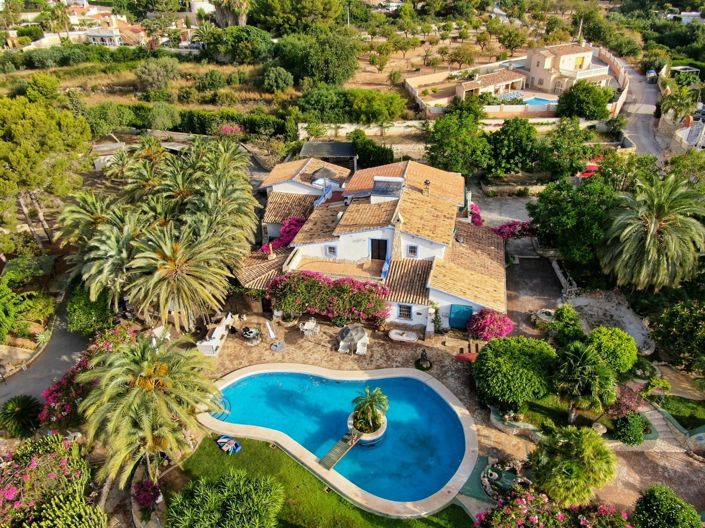 Image No.2-4 Bed Villa for sale