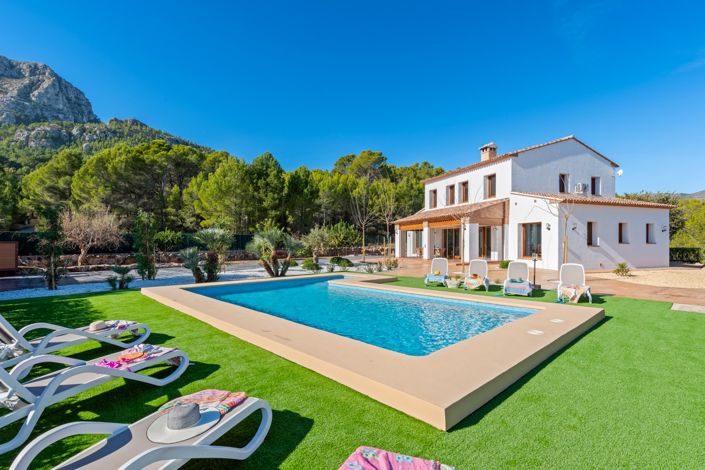 Image No.1-4 Bed Villa for sale