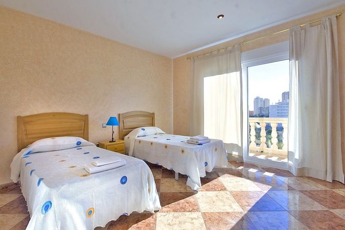 Image No.11-8 Bed Villa for sale