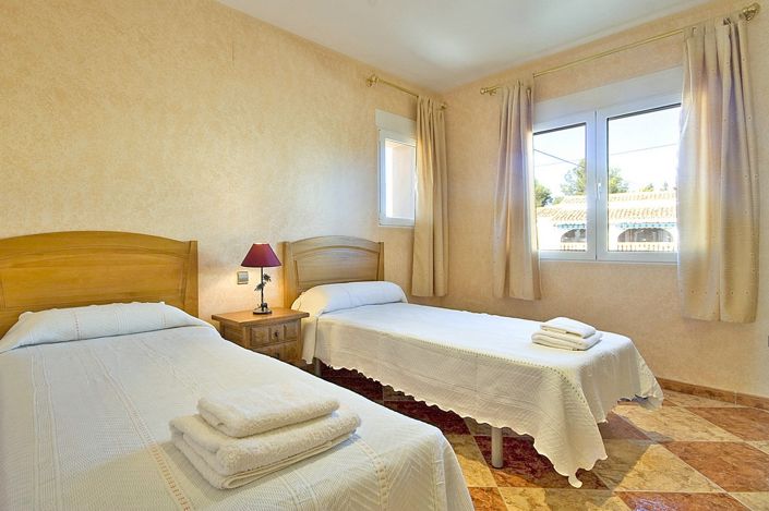 Image No.12-8 Bed Villa for sale