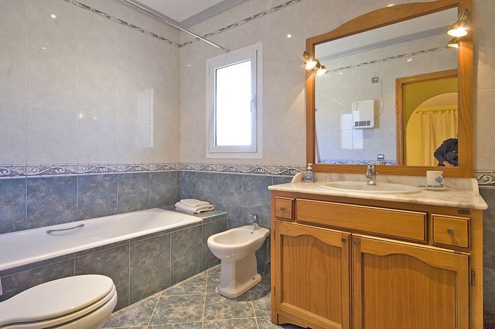 Image No.18-8 Bed Villa for sale