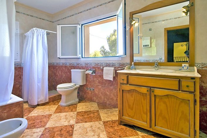 Image No.19-8 Bed Villa for sale