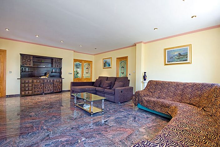 Image No.4-8 Bed Villa for sale