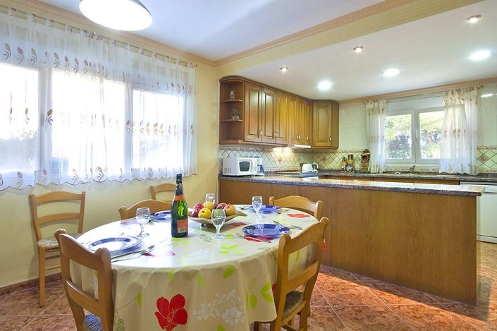 Image No.8-8 Bed Villa for sale