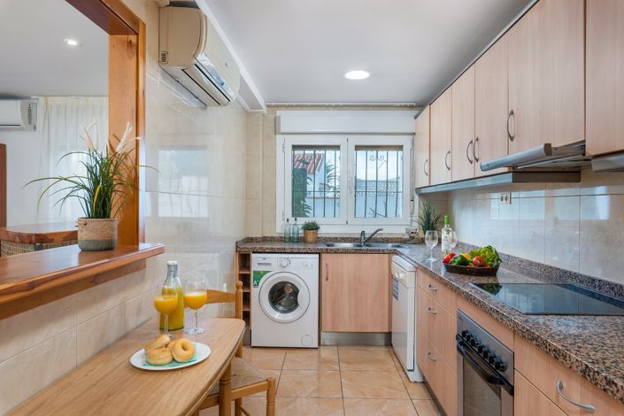 Image No.15-13 Bed Villa for sale