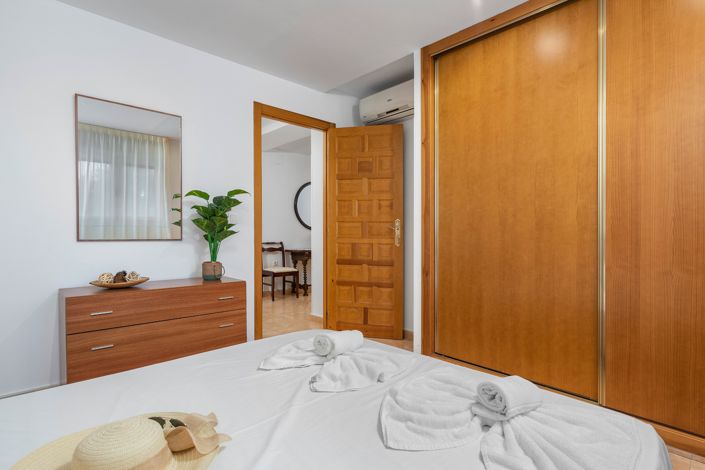 Image No.19-13 Bed Villa for sale