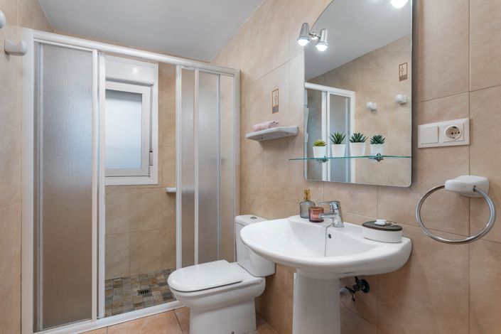 Image No.20-13 Bed Villa for sale