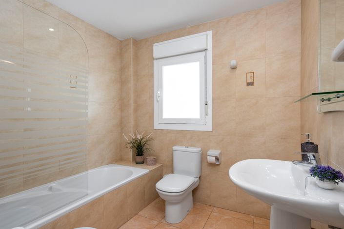 Image No.26-13 Bed Villa for sale