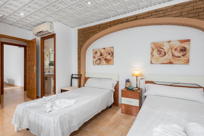 Image No.28-13 Bed Villa for sale