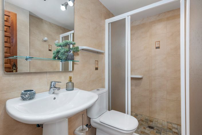 Image No.29-13 Bed Villa for sale