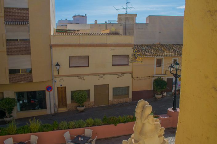 Image No.13-9 Bed Townhouse for sale