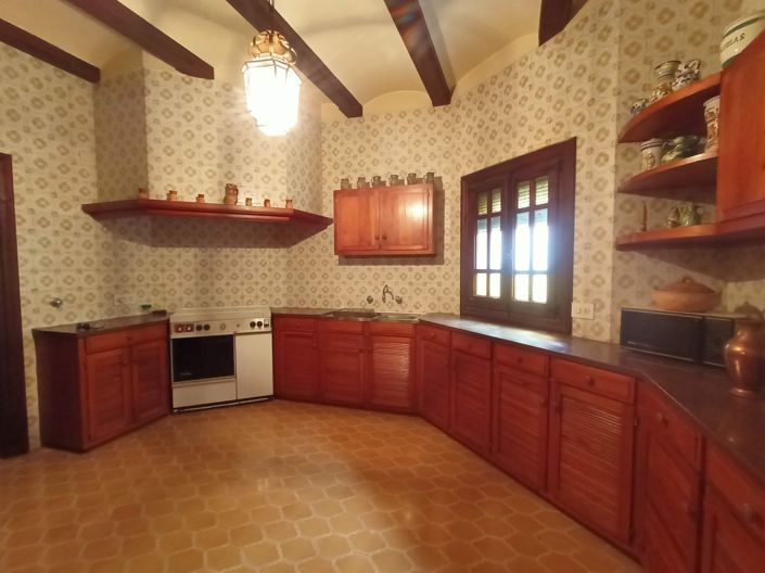 Image No.13-11 Bed Villa for sale