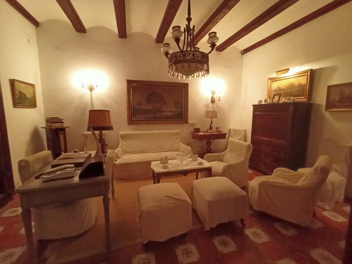 Image No.18-11 Bed Villa for sale