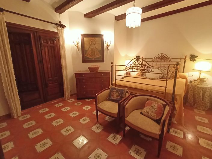 Image No.28-11 Bed Villa for sale