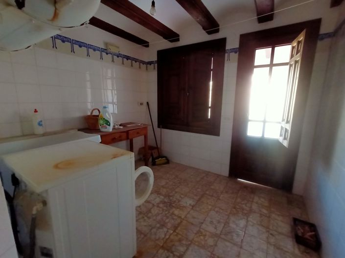 Image No.38-11 Bed Villa for sale