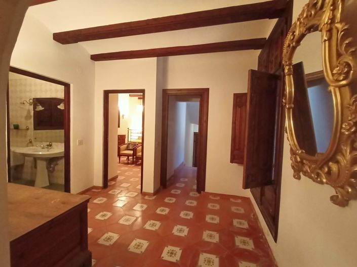 Image No.47-11 Bed Villa for sale