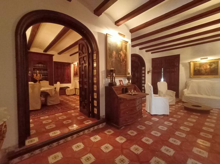 Image No.50-11 Bed Villa for sale