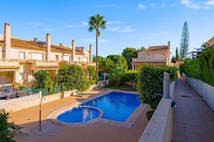 Image No.1-4 Bed Villa for sale
