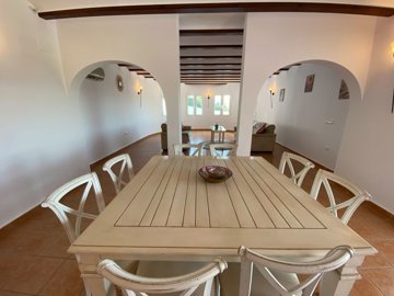 3933a2d4-2f14-489b-bce3-7b30a59b0e6f-interior