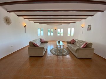 c65ccf81-8d7a-4349-91ed-b06dbe221d1c-interior