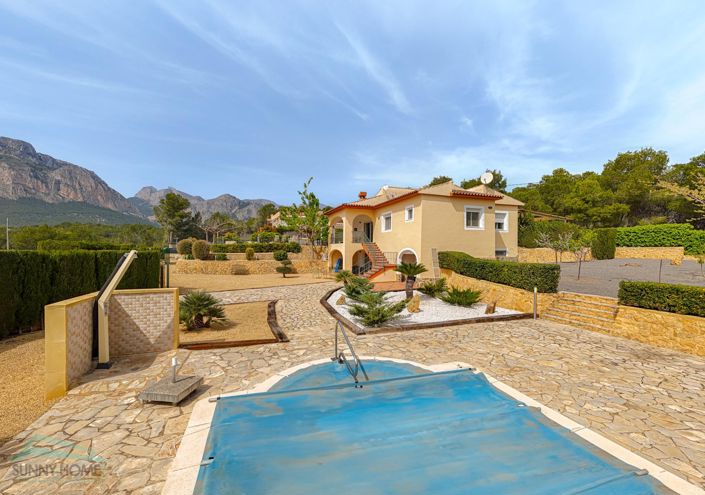 Image No.1-4 Bed Villa for sale