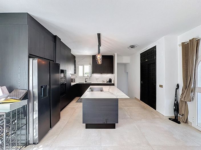 Image No.4-4 Bed Villa for sale