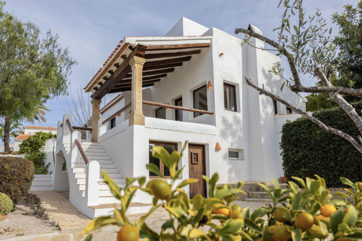Image No.1-4 Bed Villa for sale