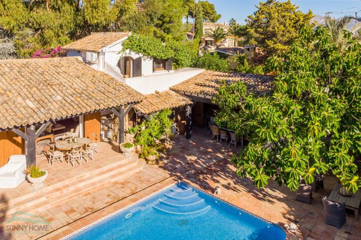 Image No.1-4 Bed Villa for sale