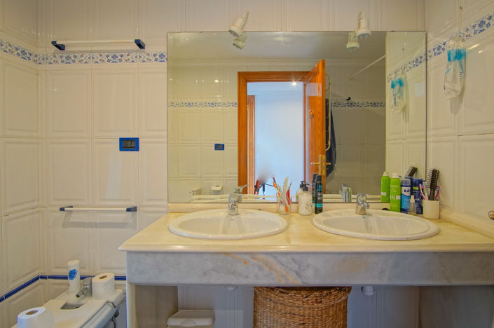 Image No.12-6 Bed Villa for sale