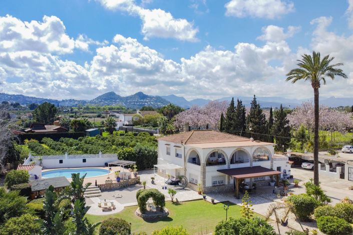 Image No.1-6 Bed Villa for sale