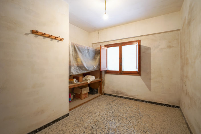 Image No.15-7 Bed Townhouse for sale