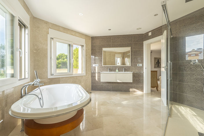 Image No.12-4 Bed Villa for sale