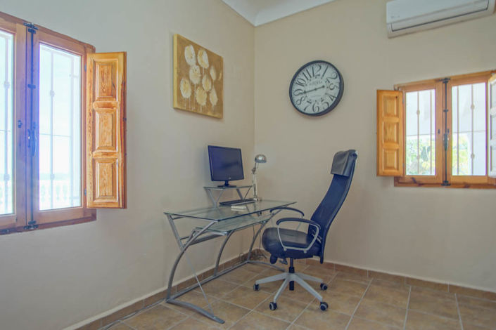 Image No.40-8 Bed Villa for sale