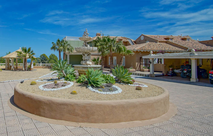 Image No.9-8 Bed Villa for sale