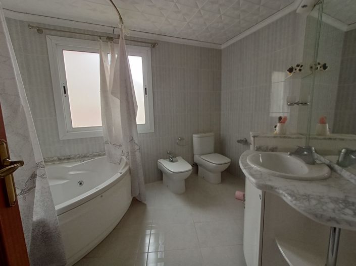 Image No.16-10 Bed Villa for sale