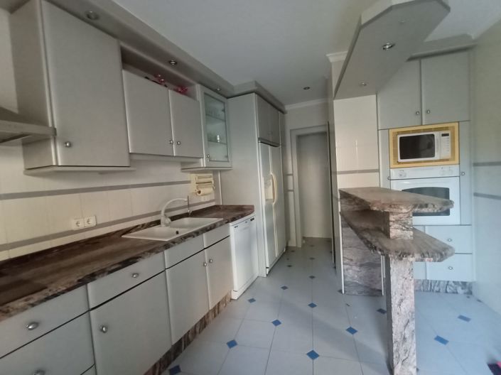 Image No.21-10 Bed Villa for sale