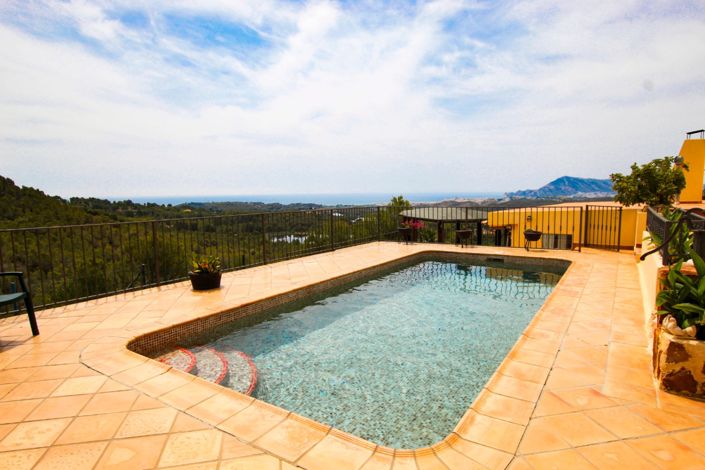 Image No.1-4 Bed Villa for sale